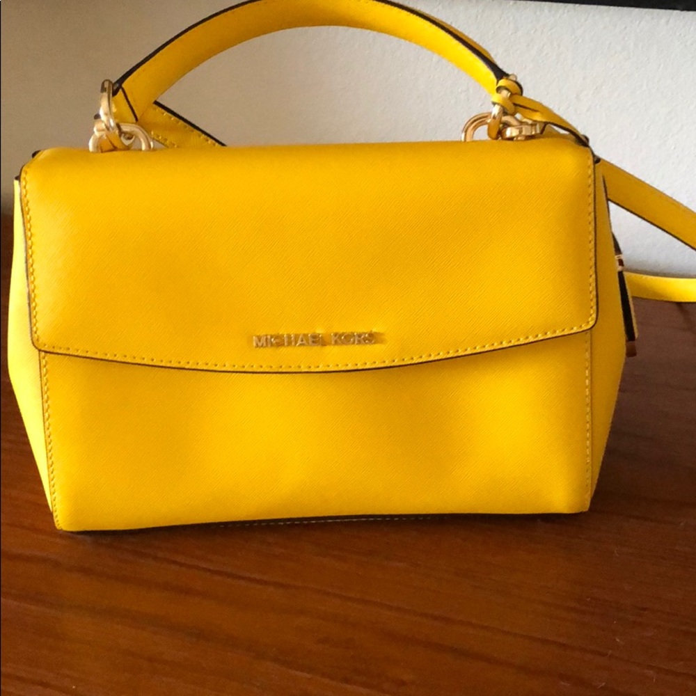 Mk purse beautiful color
